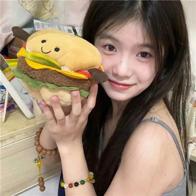 越爱越美丽封面